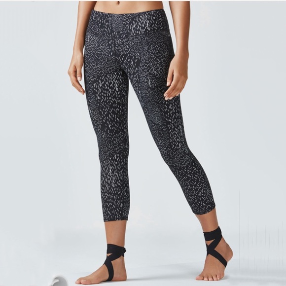 Fabletics Pants - Fabletics Mid Rise Printed Powerhold Crop Leggings